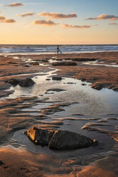 Vacker Sommar Solnedgång Landskap Bild Widemouth Bay Devon England Med — Stockfoto