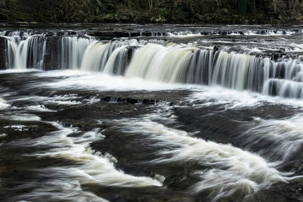 Imagem Paisagem Pacífica Bonita Aysgarth Falls Yorkshire Dales Inglaterra Durante — Fotografia de Stock