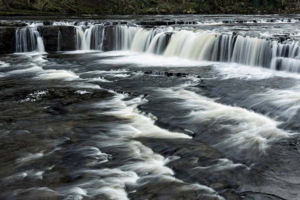 Piękny Spokojny Krajobraz Aysgarth Falls Yorkshire Dales Anglii Zimowy Poranek — Zdjęcie stockowe