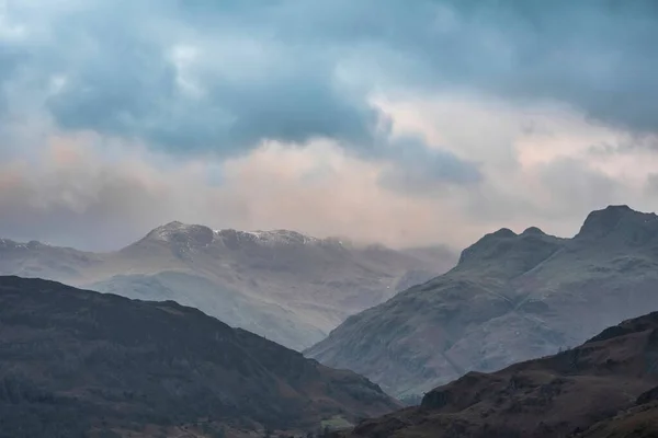Beautiful Winter Sunrise Landscape View Loughrigg Fell Countryside Langdale Pikes — Stockfoto
