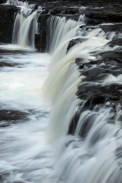 Piękny Spokojny Krajobraz Aysgarth Falls Yorkshire Dales Anglii Zimowy Poranek — Zdjęcie stockowe