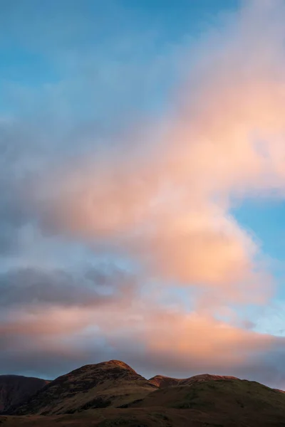 Schöne Dramatische Winterlandschaft Sonnenaufgang Bei Buttermere Lake District England — Stockfoto