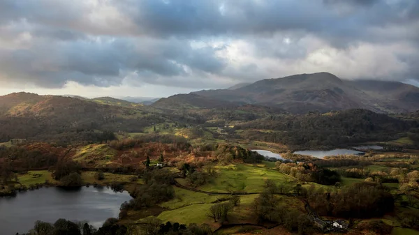 Beautiful Winter Sunrise Golden Hour Landscape View Loughrigg Fell Countryside — Stockfoto