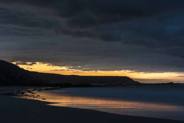 Absolutely Stunning Sunrise Landscape Image Kennack Sands Cornwall Wuth Dramatic — Stock Photo, Image