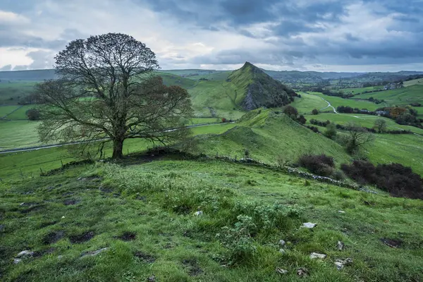 Parkhouse Hil 'in manzarası sonbaharın başlarında Chrome Hill' den izlendi.