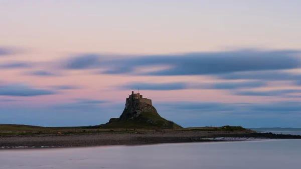 Ohromující Krajinný Obraz Lindisfarne Holy Island Northumberlandu Anglie Během Náladového — Stock fotografie
