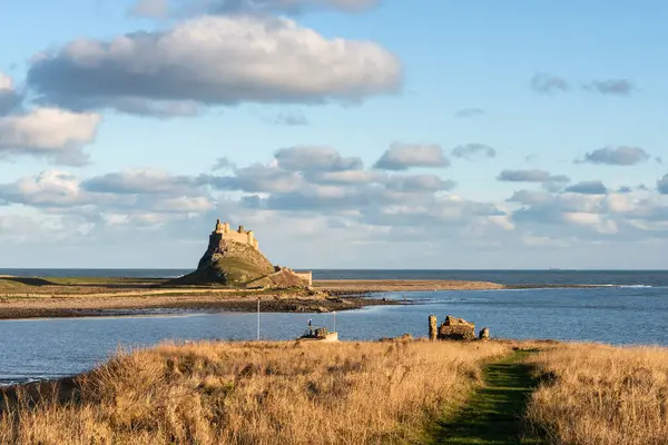 Lenyűgöző Tájkép Lindisfarne Szent Sziget Northumberland Anglia Idején Hangulatos Téli Stock Kép