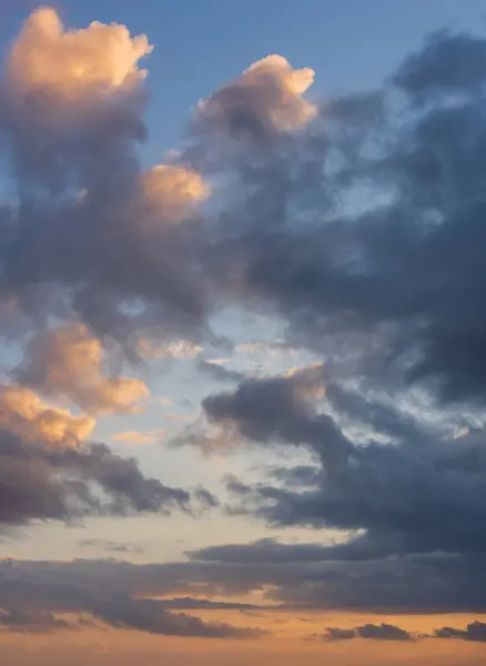 Mooie Dramatische Kleurrijke Stormachtige Landschap Zonsondergang Hemel Met Mooie Stemmige Stockfoto