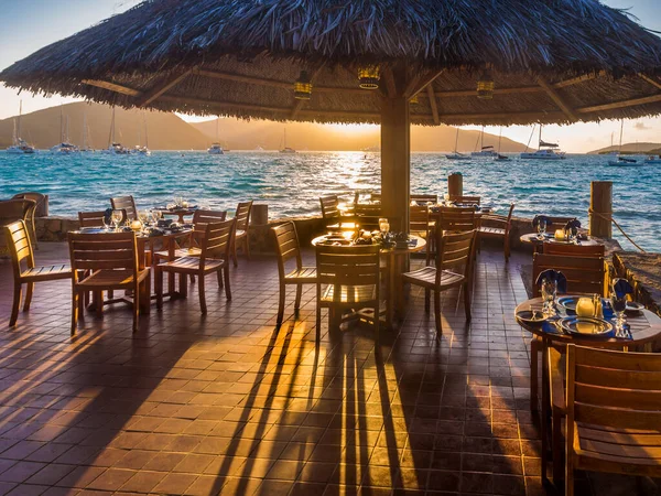 Restaurant Bei Sonnenuntergang Auf Den Britischen Jungferninseln Stockbild