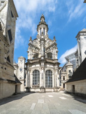 Ünlü ortaçağ şatosu Chateau de Chambord, Fransa