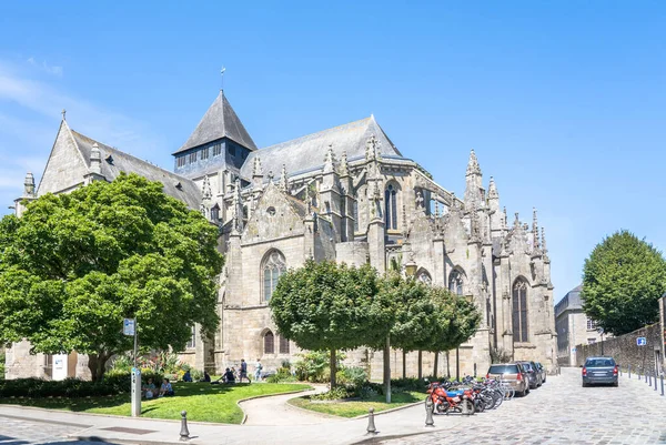法国迪南的圣索维尔大教堂 Basilique Saint Sauveur — 图库照片