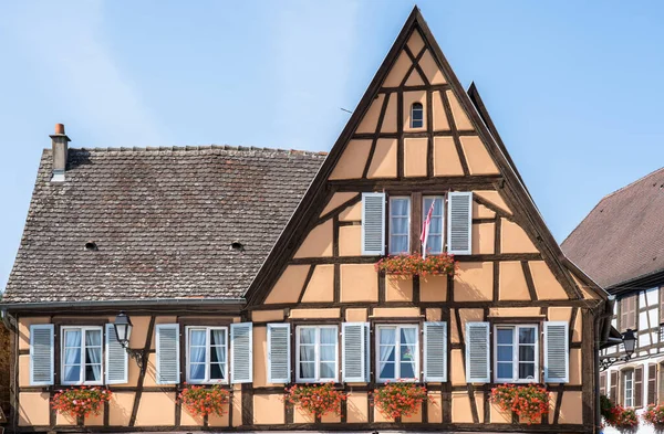 Färgglada Korsvirkeshus Eguisheim Alsace Frankrike — Stockfoto