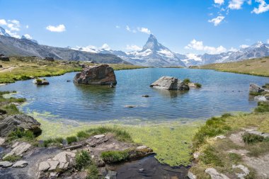 Alp manzarası ünlü Matterhorn tepesi ve Stellisee, Zermatt, İsviçre