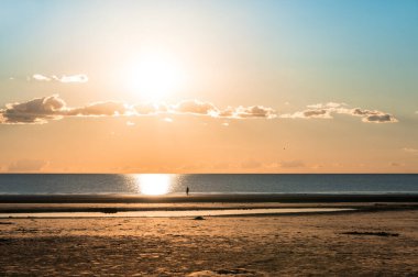 Almanya 'nın Bataklık-Peter-Tarikatı' nda Kuzey Denizi 'nde gün batımından sonra