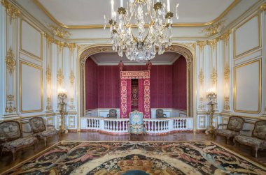 Ünlü ortaçağ kalesi Chateau Royal de Blois, Fransa