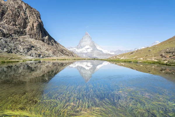 Reflexão Matterhorn Riffelsee Dia Verão Zermatt Suíça — Fotografia de Stock