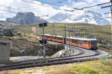 Zermatt 'tan Gornergrat, İsviçre' ye ünlü çark treni.