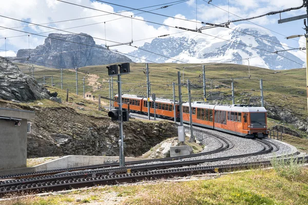 Відомий Зубчастий Поїзд Церматта Горнерграта Швейцарія — стокове фото