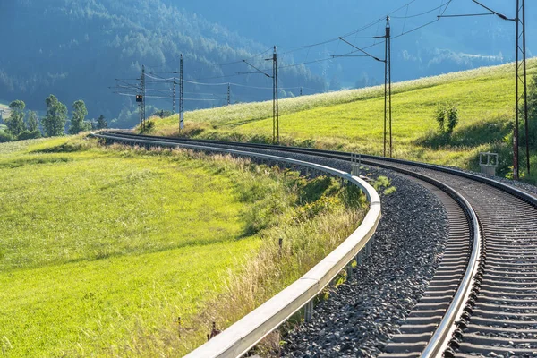 Lange Kronkelende Spoorweg Alpen — Stockfoto