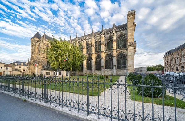 查隆主教座堂 Cathedrale Saint Etienne Chalons 是法国查隆香槟的一座罗马天主教教堂 — 图库照片