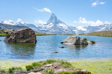 Alp manzarası ünlü Matterhorn tepesi ve Stellisee, Zermatt, İsviçre