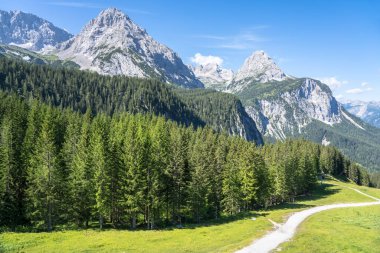 Almanya 'daki Zugspitze kalabalığına bakın