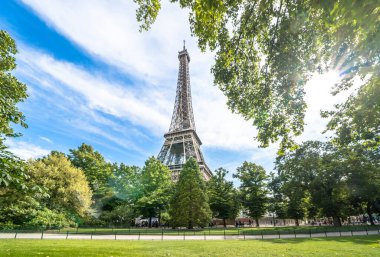 Eyfel Kulesi yaz, Paris, Fransa.