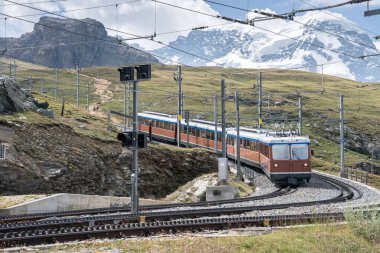 Zermatt 'tan Gornergrat, İsviçre' ye ünlü çark treni.
