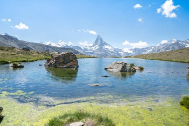Alp manzarası ünlü Matterhorn tepesi ve Stellisee, Zermatt, İsviçre