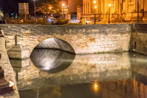 フランス シャロンの運河に架かる橋 — ストック写真