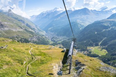 Zermatt yakınlarındaki İsviçre Alp Manzarası