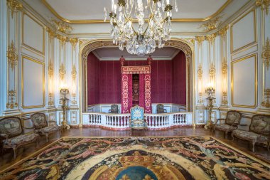 Ünlü ortaçağ kalesi Chateau Royal de Blois, Fransa