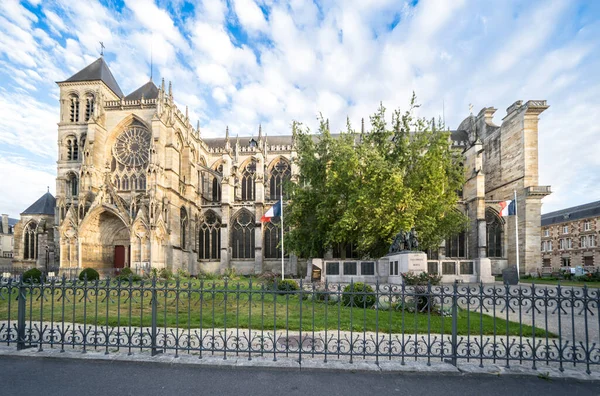 卡隆主教座堂 Cathdrale Saint Etienne Chalons 是法国查隆香槟的一座罗马天主教教堂 — 图库照片