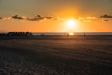 Almanya 'nın Bataklık-Peter-Tarikatı' nda Kuzey Denizi 'nde gün batımından sonra