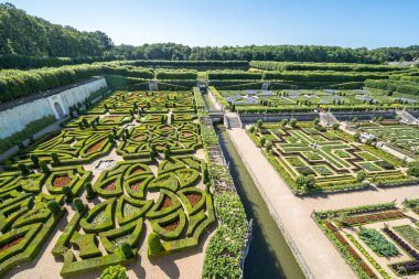 Fransa 'nın ünlü ortaçağ şatosu Villandry' nin bahçesi.