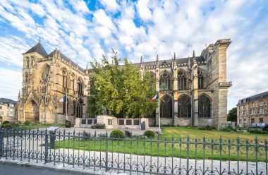 Chalons Katedrali (Fransızca: Cathedrale Saint-Etienne de Chalons) Fransa 'nın Chalons-en-Champagne şehrinde bulunan Katolik kilisesidir.