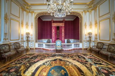 Ünlü ortaçağ kalesi Chateau Royal de Blois, Fransa