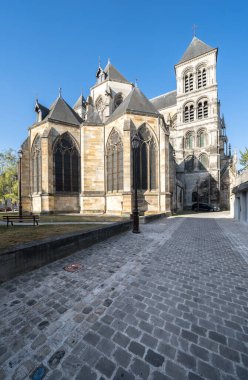 Chalons Katedrali (Fransızca: Cathedrale Saint-Etienne de Chalons) Fransa 'nın Chalons-en-Champagne şehrinde bulunan Katolik kilisesidir.