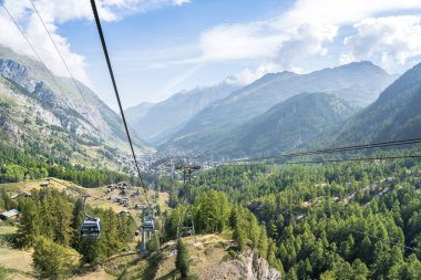 Zermatt yakınlarındaki İsviçre Alp Manzarası