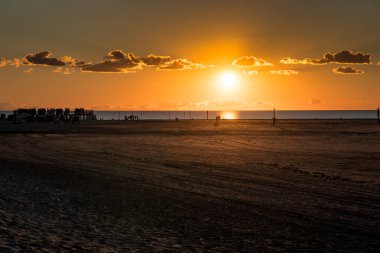 Almanya 'nın Bataklık-Peter-Tarikatı' nda Kuzey Denizi 'nde gün batımından sonra