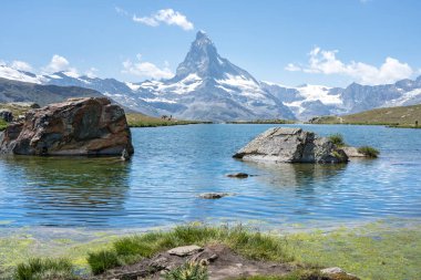 Alp manzarası ünlü Matterhorn tepesi ve Stellisee, Zermatt, İsviçre