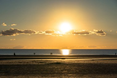 Almanya 'nın Bataklık-Peter-Tarikatı' nda Kuzey Denizi 'nde gün batımından sonra