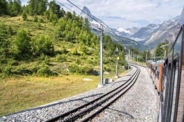 Zermatt 'tan Gornergrat, İsviçre' ye ünlü çark treni.
