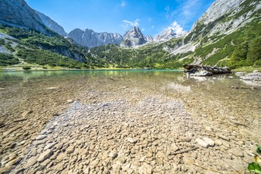 Seebensee Gölü ve Dragonkopf Tepesi, Ehrwald, Avusturya