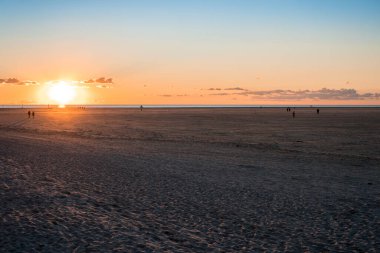 Almanya 'nın Bataklık-Peter-Tarikatı' nda Kuzey Denizi 'nde gün batımından sonra