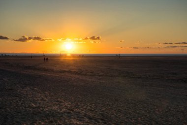 Almanya 'nın Bataklık-Peter-Tarikatı' nda Kuzey Denizi 'nde gün batımından sonra