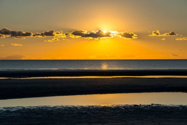Almanya 'nın Bataklık-Peter-Tarikatı' nda Kuzey Denizi 'nde gün batımından sonra
