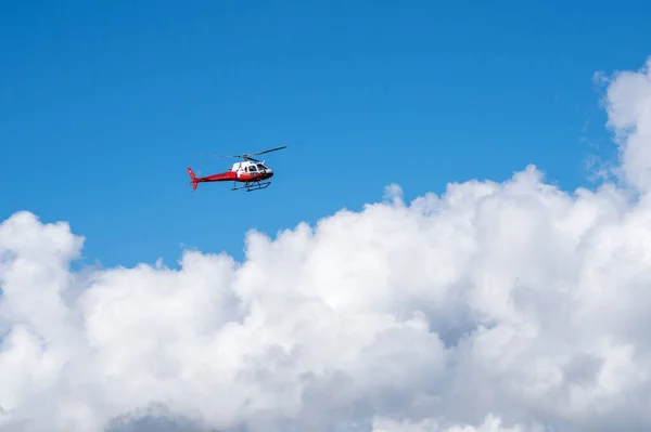 Helicóptero Resgate Montanha Suíça — Fotografia de Stock