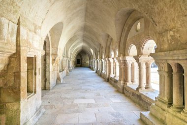 Fontenay, Fransa 'nın ünlü Manastırı