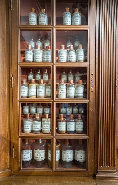 Стара Аптечна Шафа Госпісах Боне Франція — стокове фото